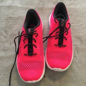 Underarmour hot pink training/running shoes